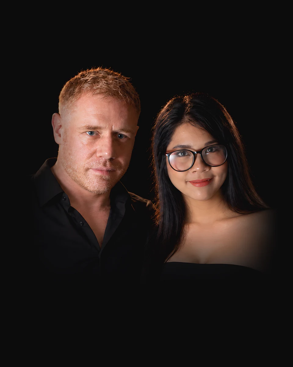 Tim and Paemi, who run Pattaya Gym, side by side in black.